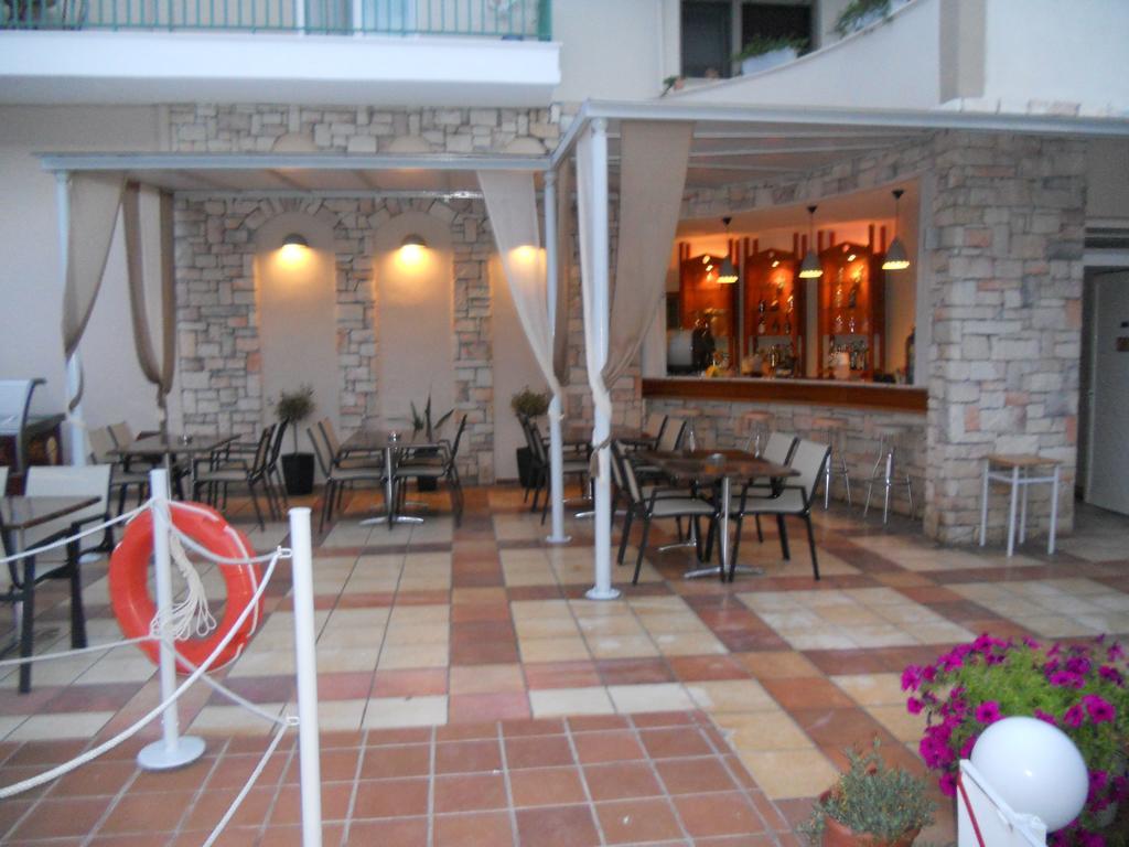 Alexander Inn Stavros  Luaran gambar