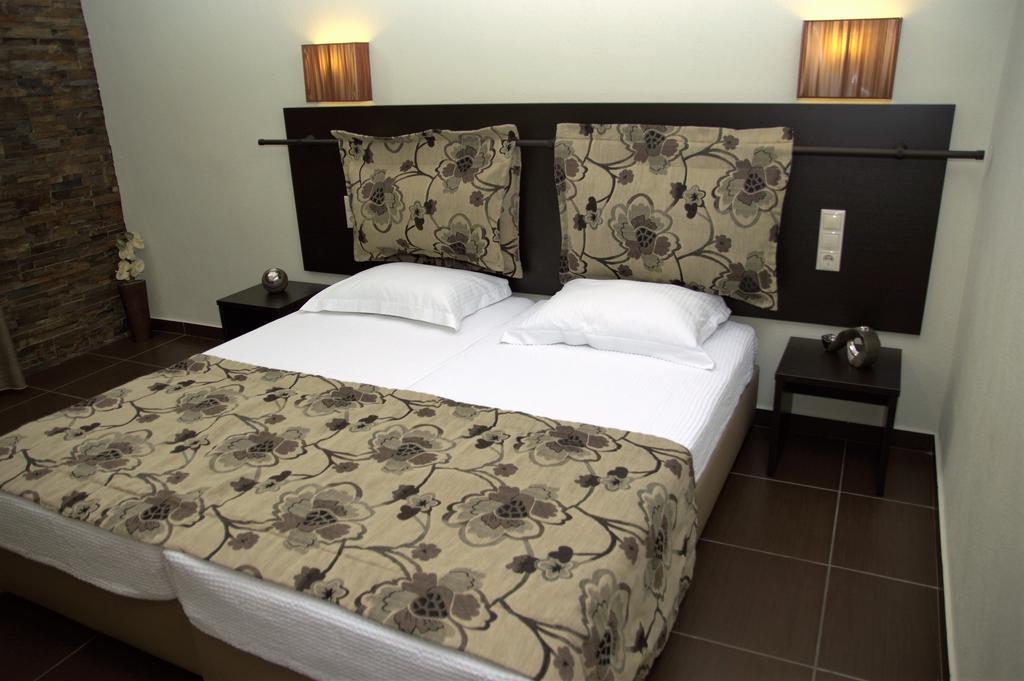Alexander Inn Stavros  Luaran gambar