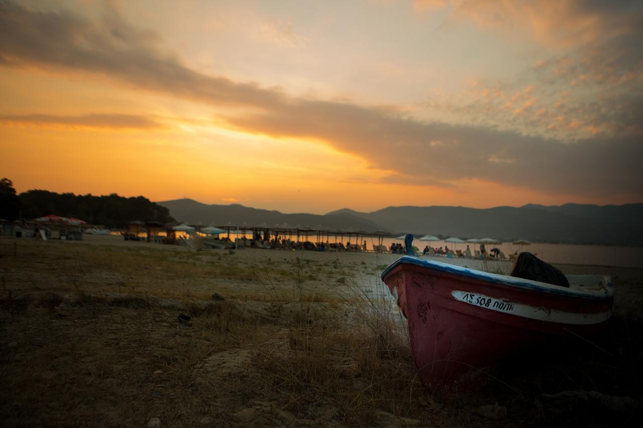 Alexander Inn Stavros  Luaran gambar