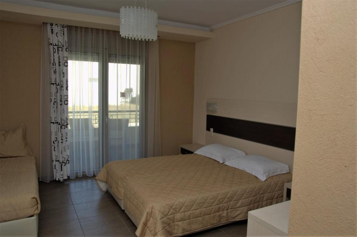 Alexander Inn Stavros  Luaran gambar